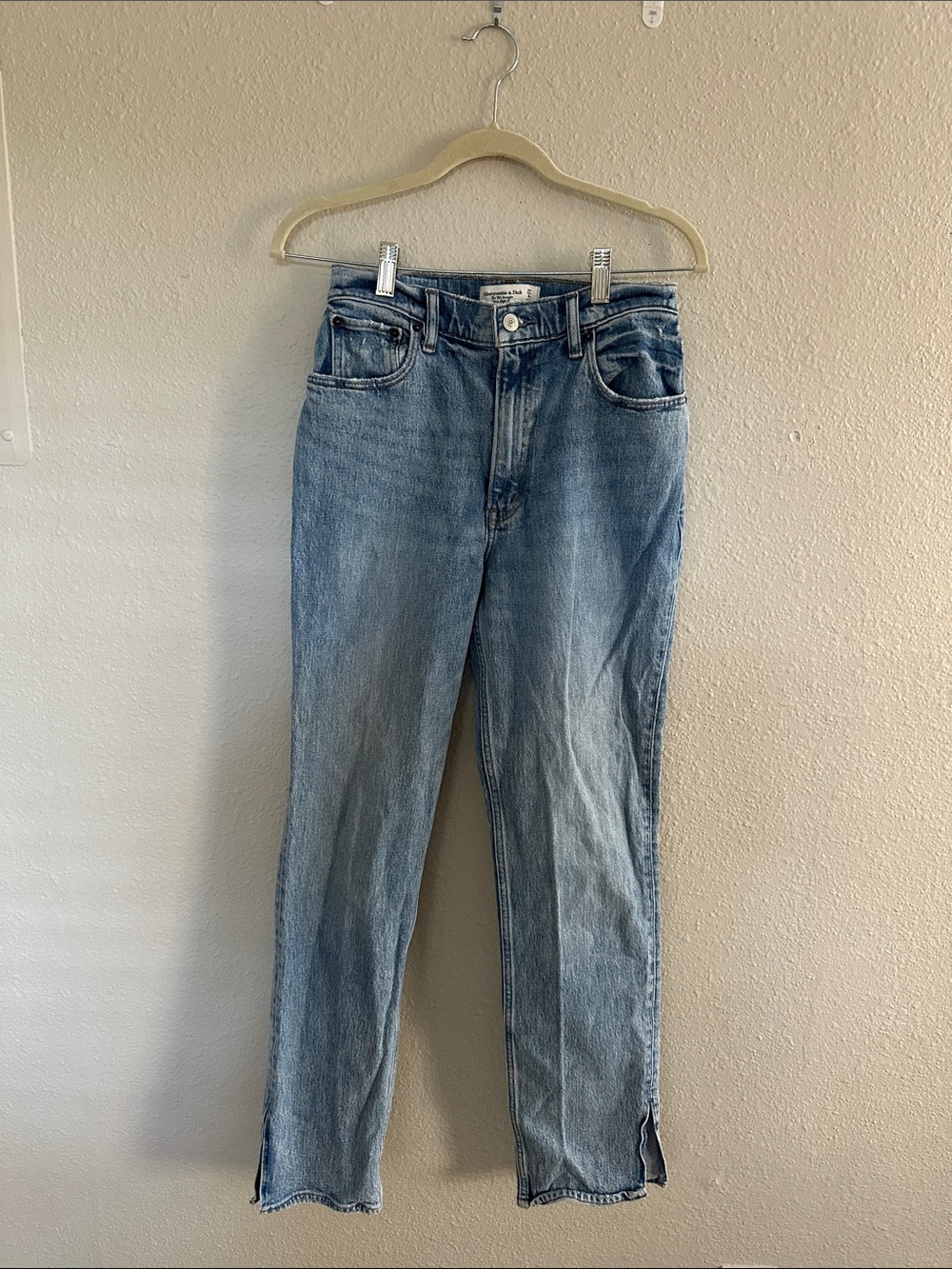 Abercrombie & Fitch Light Wash The ‘90s Straight Ultra High Rise size 4R 27
